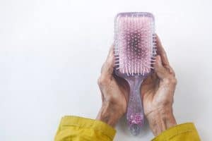 How to Clean a Hairbrush After Lice